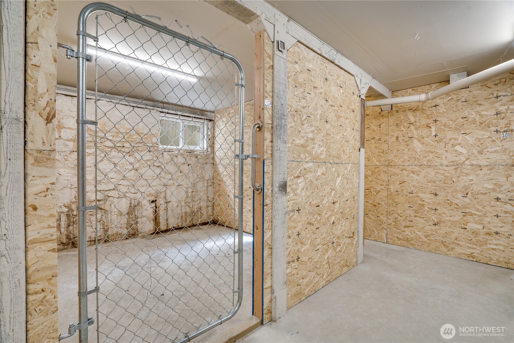 809 N G Street 201 Property Photo 33