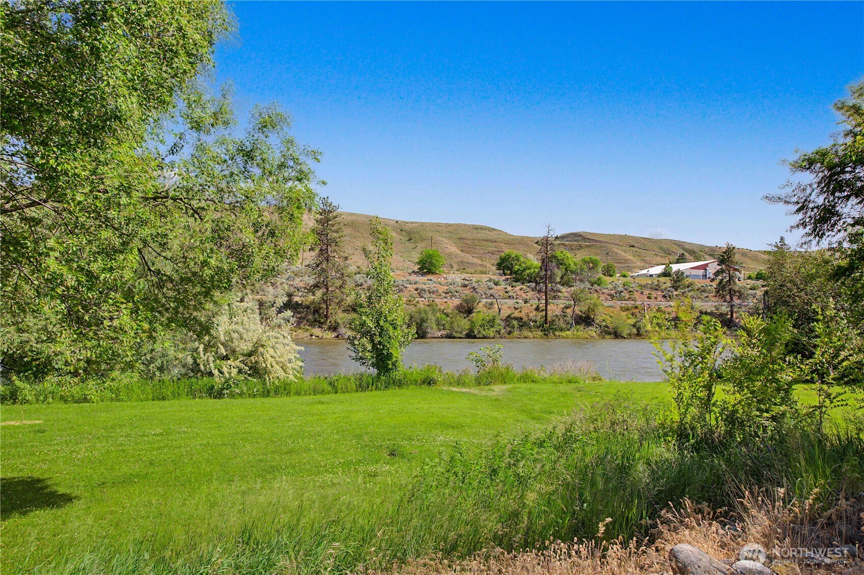 873 1st Avenue Property Photo 1