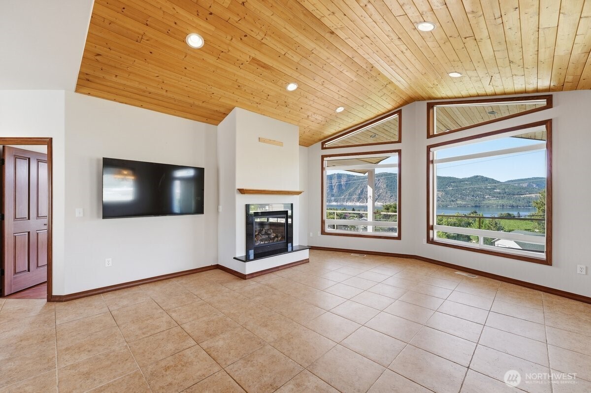 22 Washington Street Property Photo 7