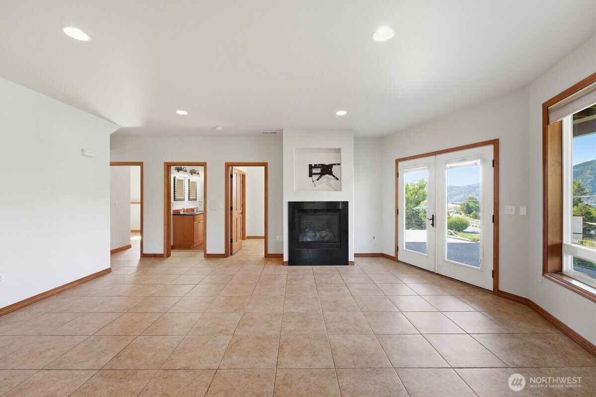 22 Washington Street Property Photo 25
