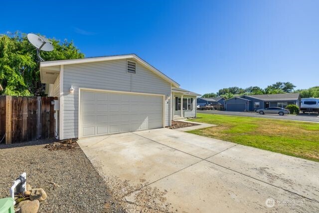 111 E Queen Place Property Photo 4
