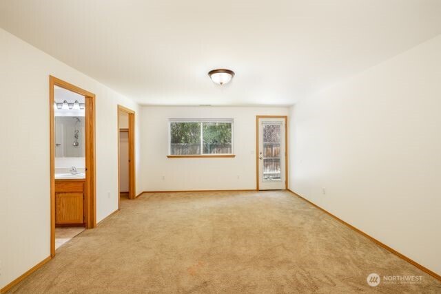 111 E Queen Place Property Photo 14