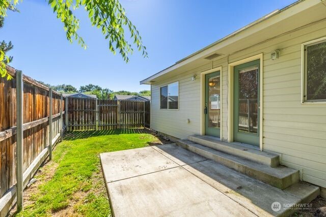 111 E Queen Place Property Photo 25