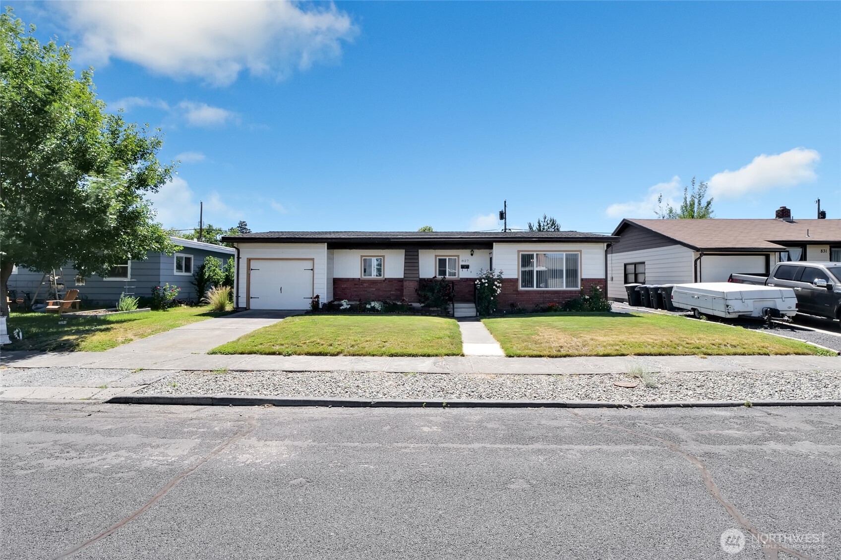 827 S Juniper Drive Property Photo 3