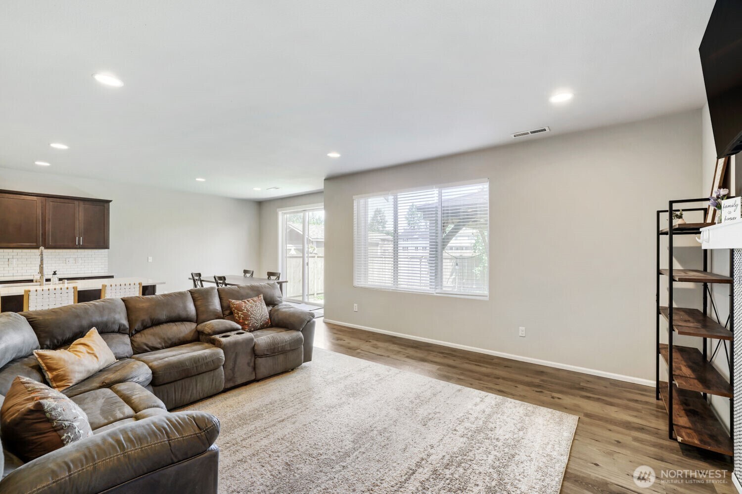 17705 Maple Street Property Photo 5