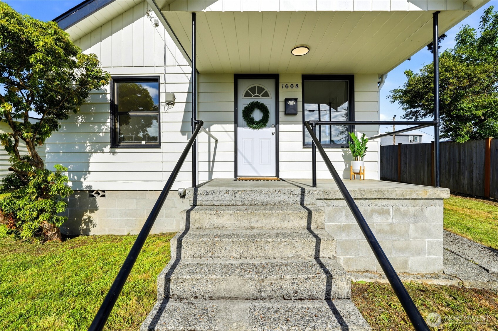 1608 Cedar Street Property Photo 2