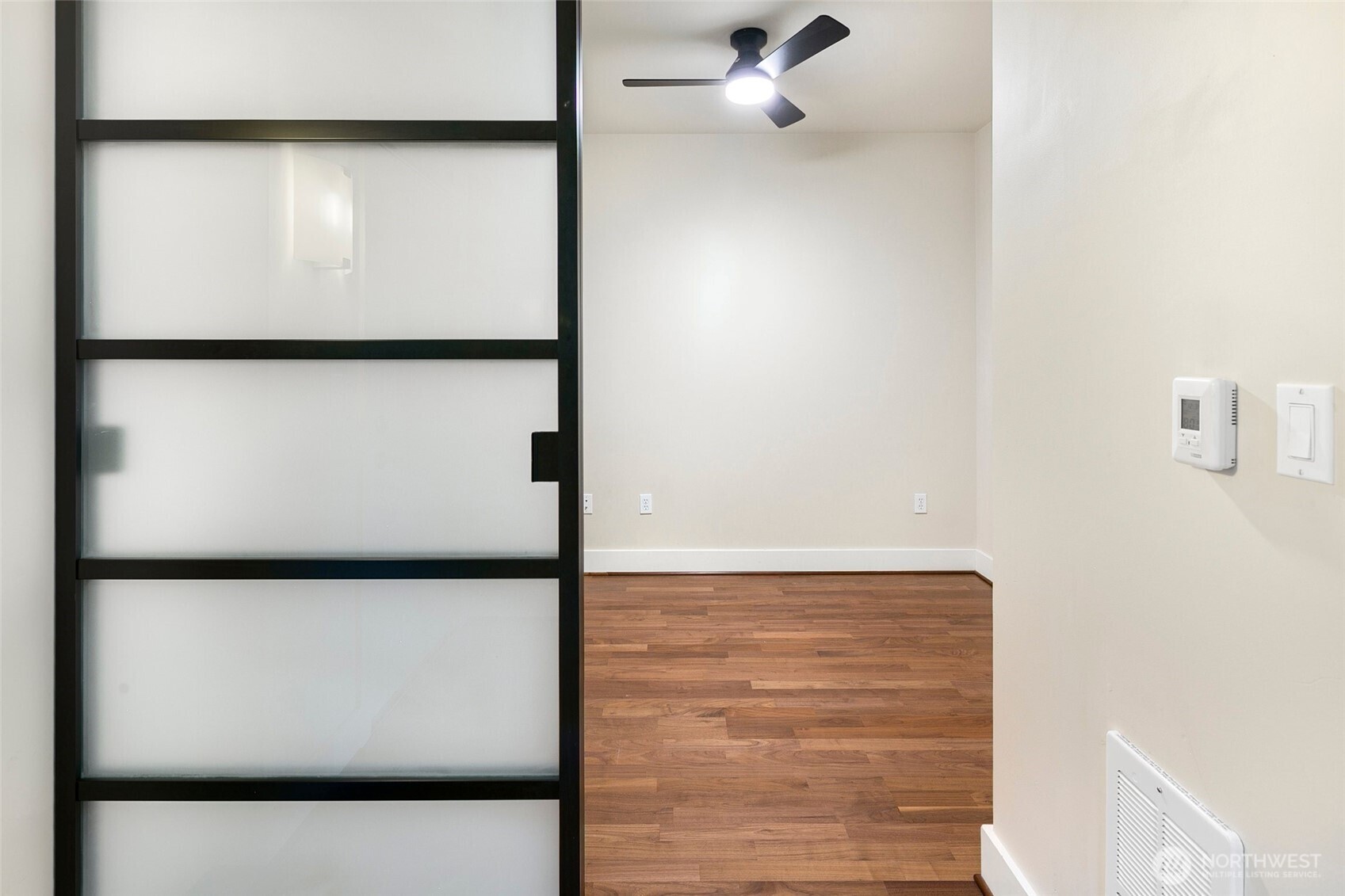 699 John Street 416 Property Photo 4