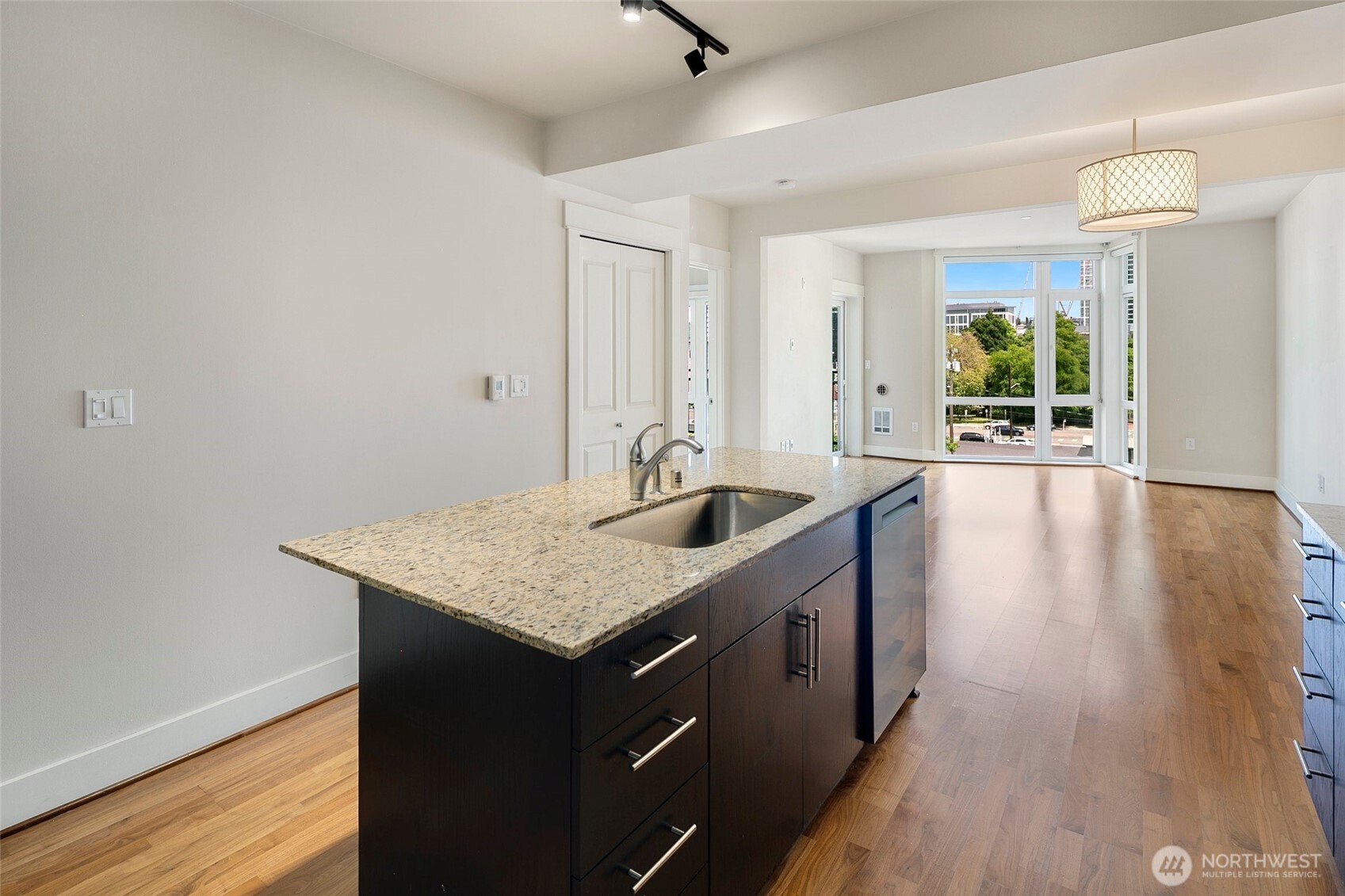 699 John Street 416 Property Photo 16