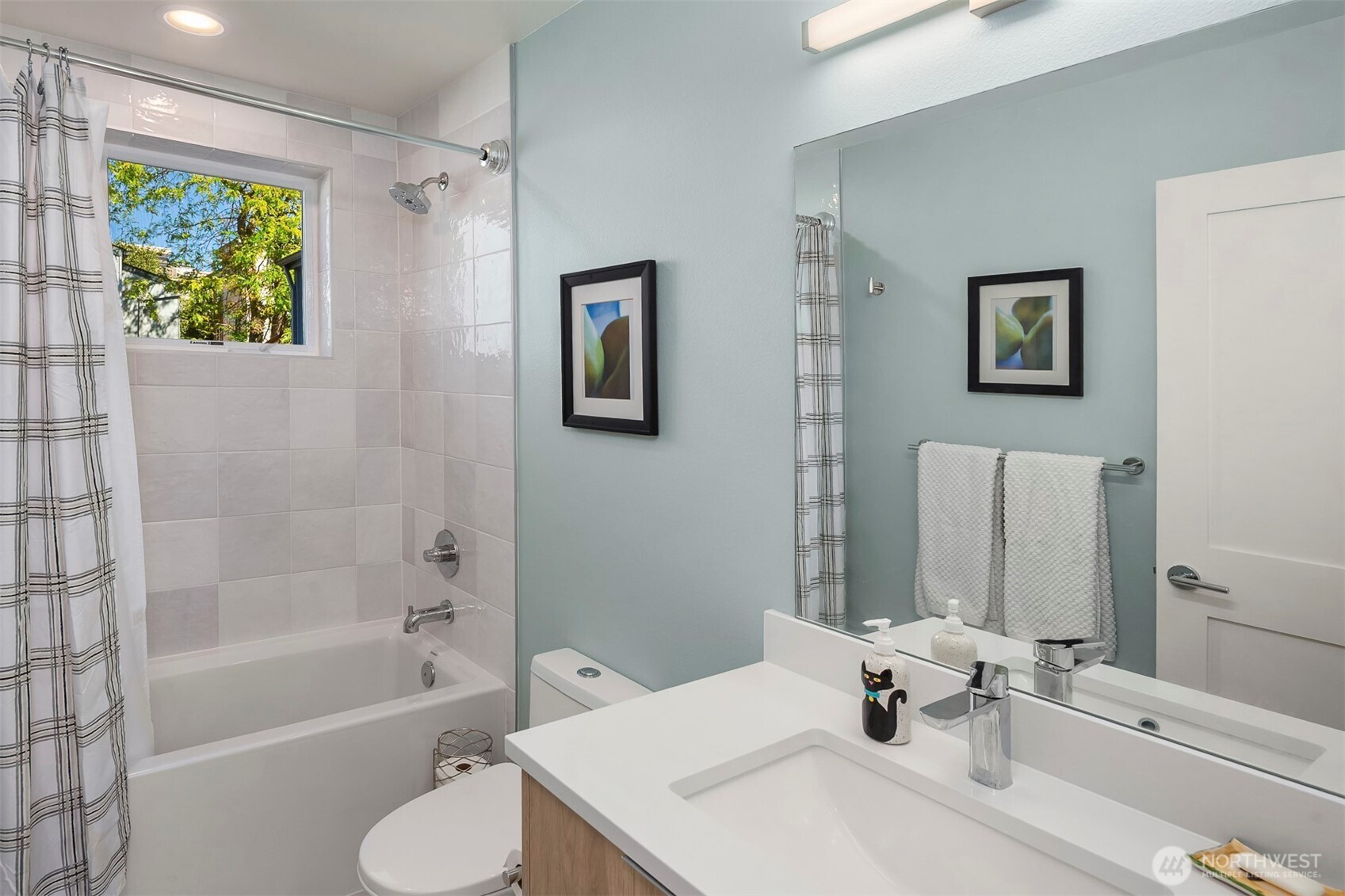 4104 Leary Way Property Photo 13