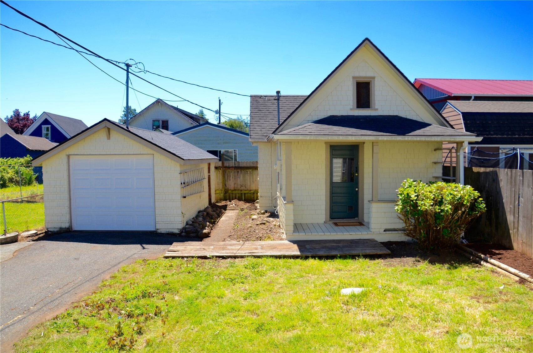 446 Eklund Avenue Property Photo 3