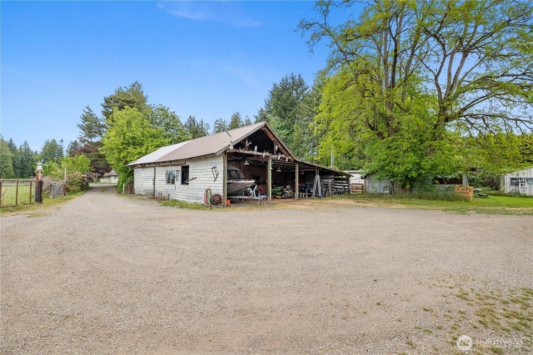16610 100th Street Property Photo 5