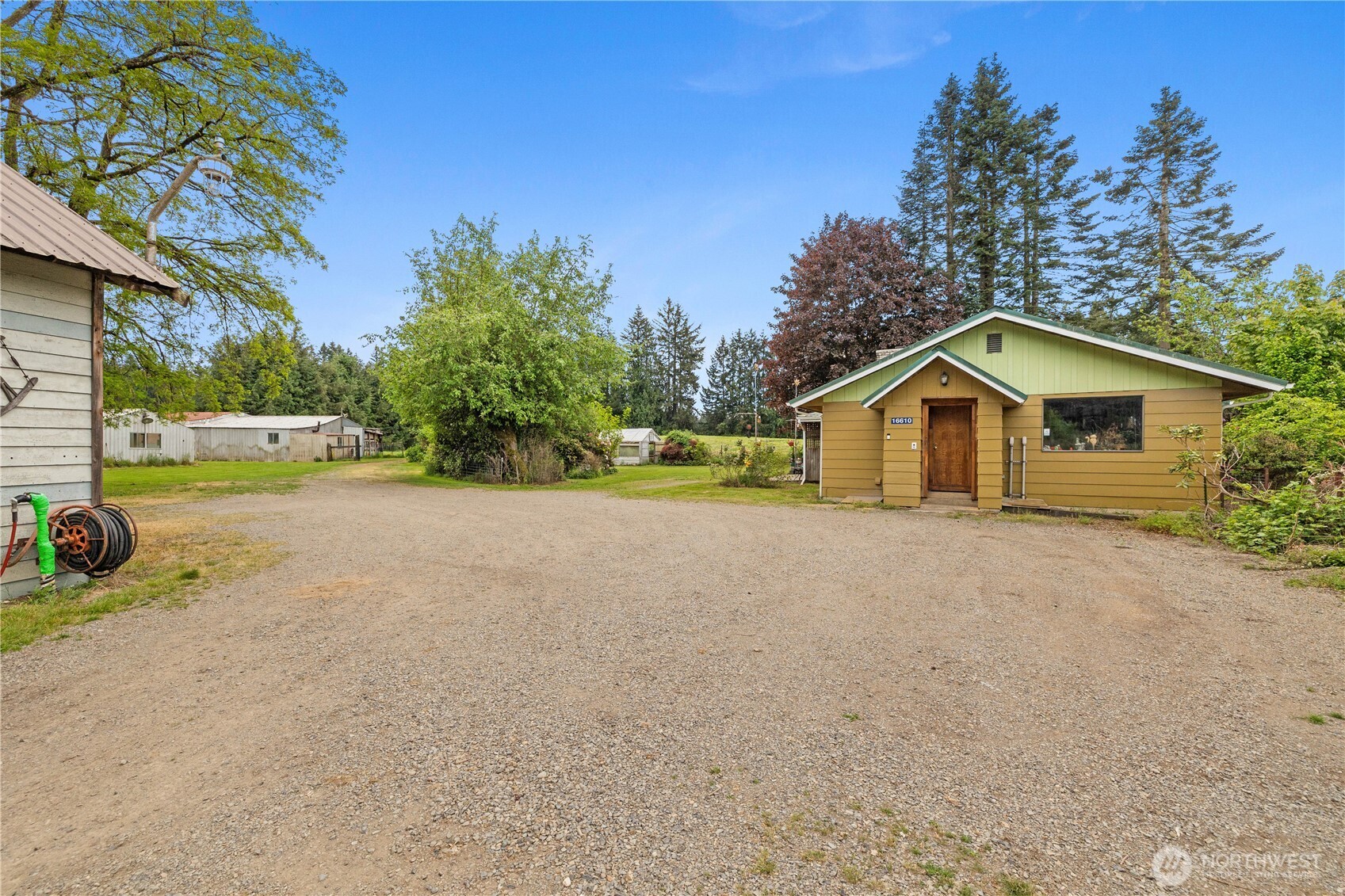 16610 100th Street Property Photo 6