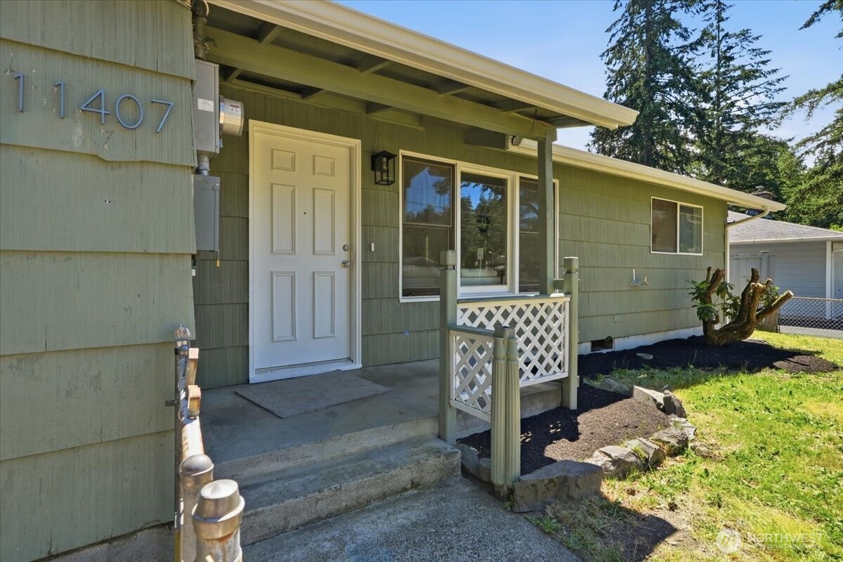 11407 Farwest Drive Property Photo 3