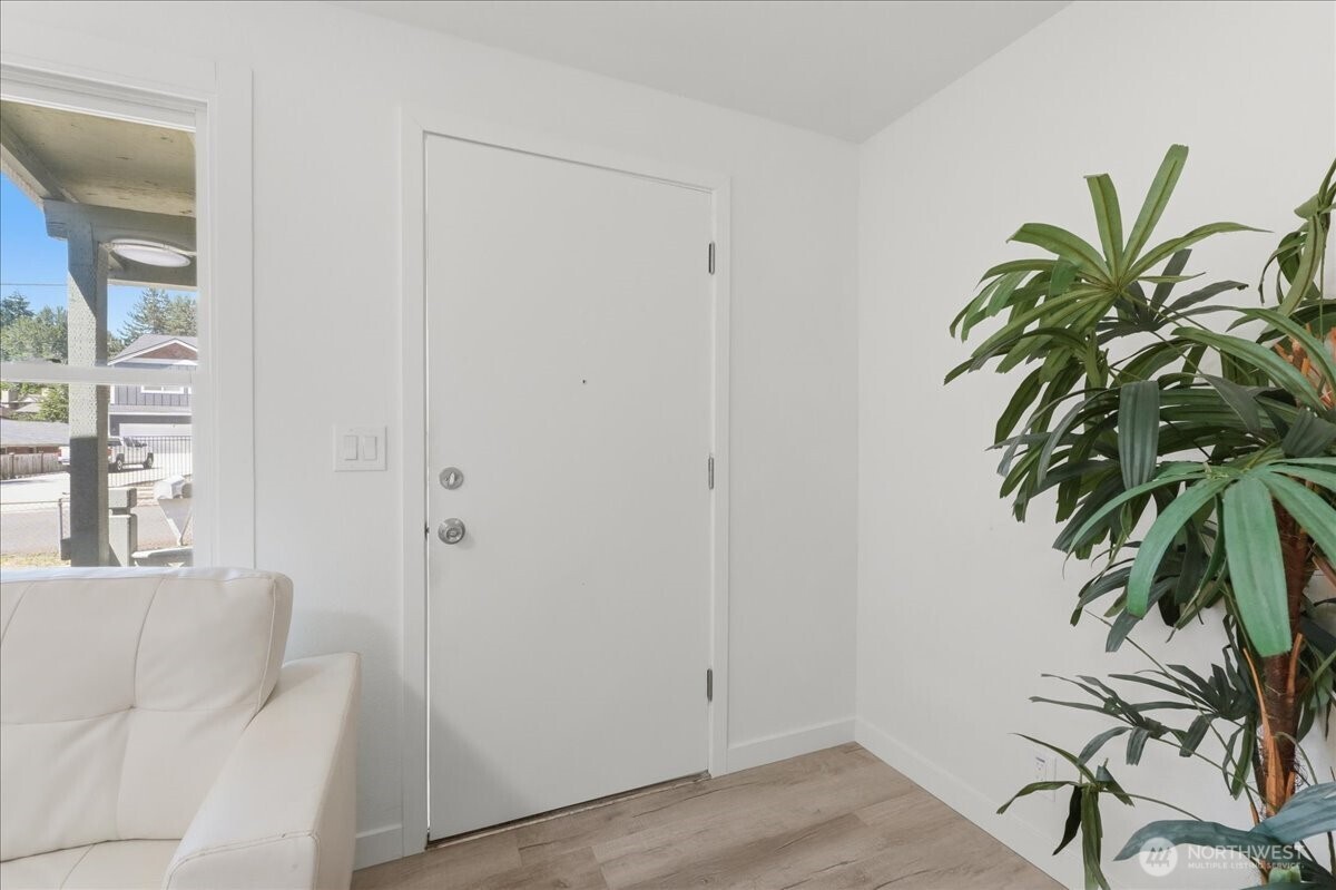 11407 Farwest Drive Property Photo 4