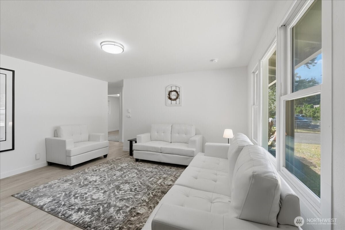 11407 Farwest Drive Property Photo 8