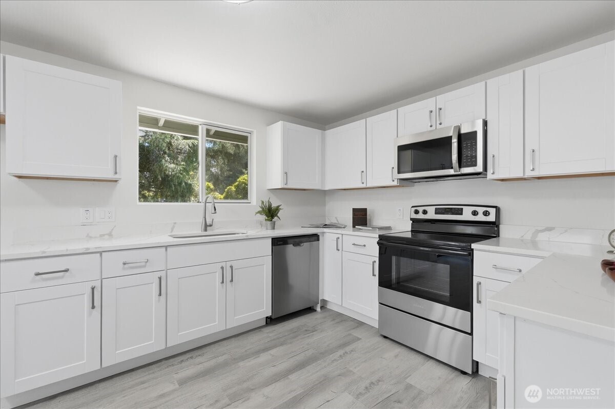 11407 Farwest Drive Property Photo 12