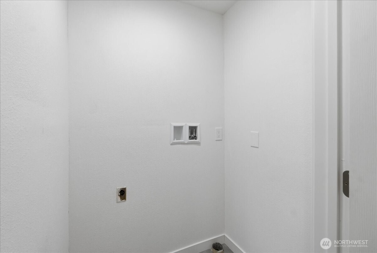 11407 Farwest Drive Property Photo 19