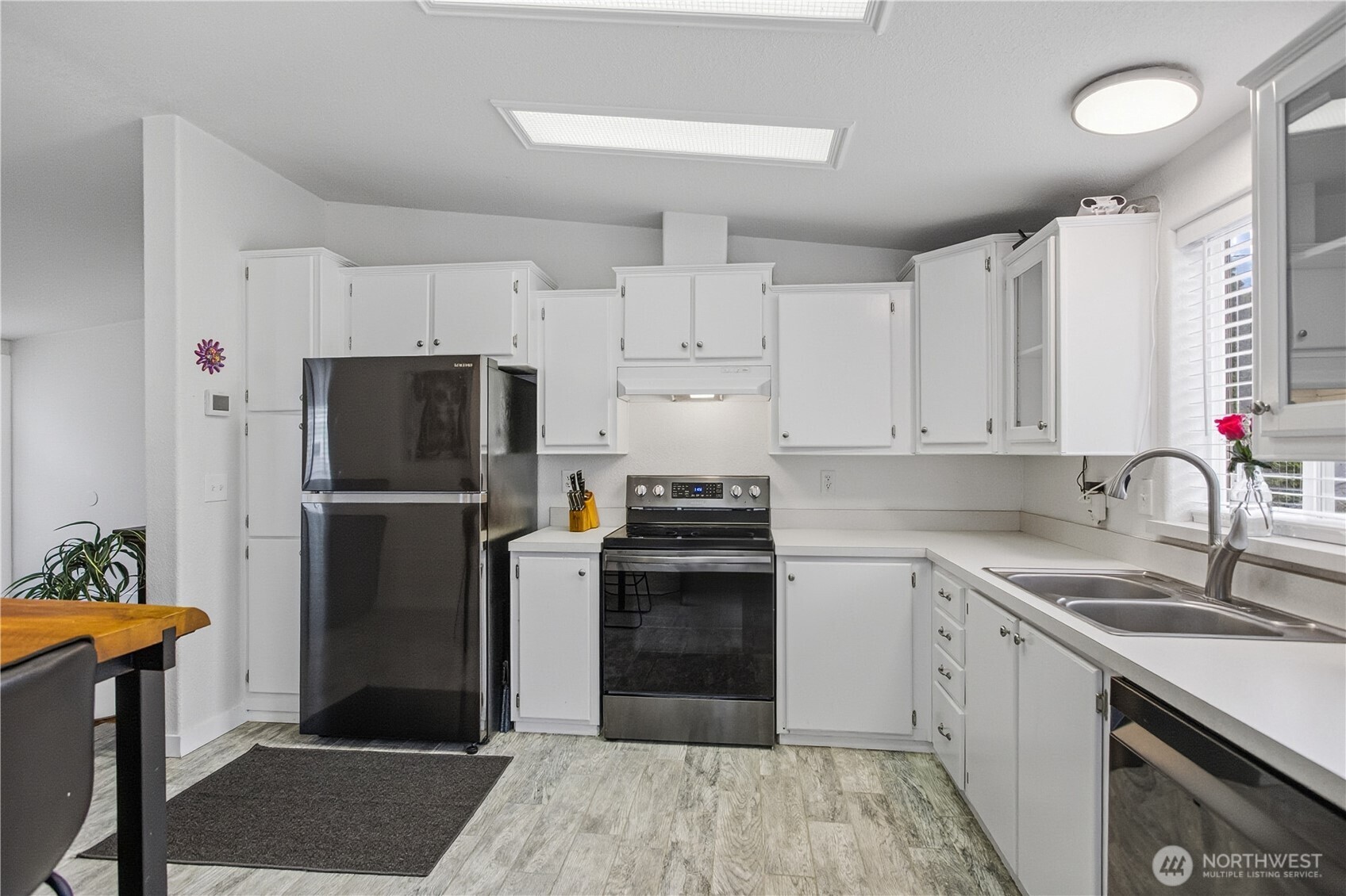 578 Sw Section Property Photo 16