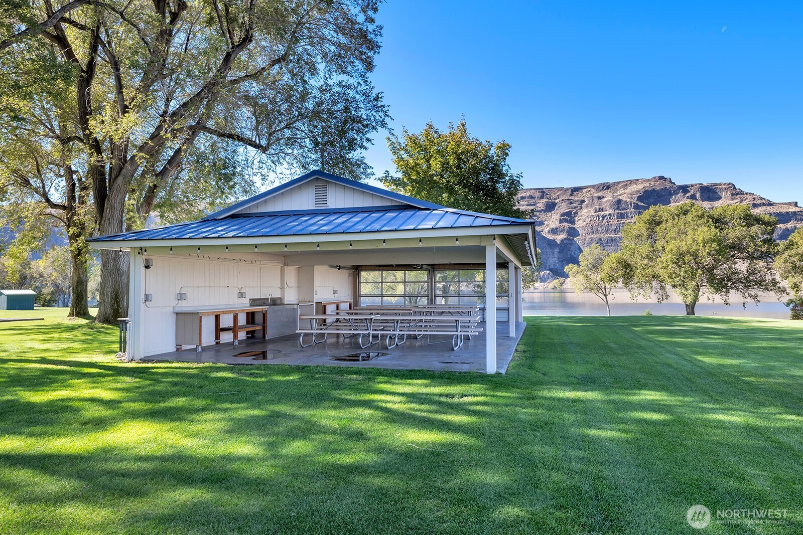 578 Sw Section Property Photo 31