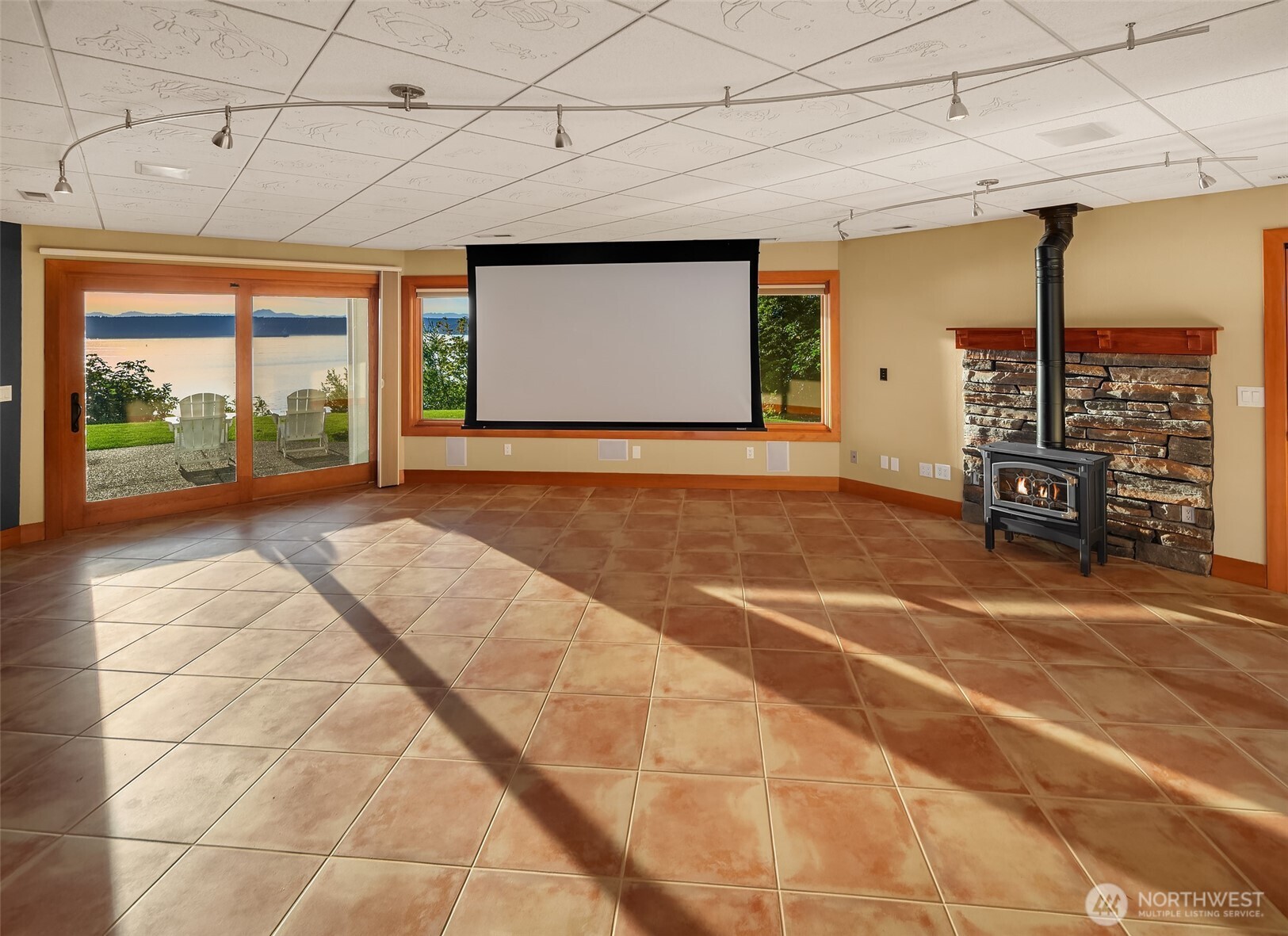 8204 East Side Drive Property Photo 28