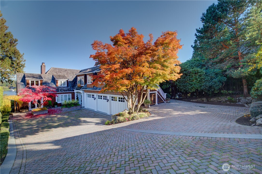 3608 Evergreen Point Road Property Photo 2