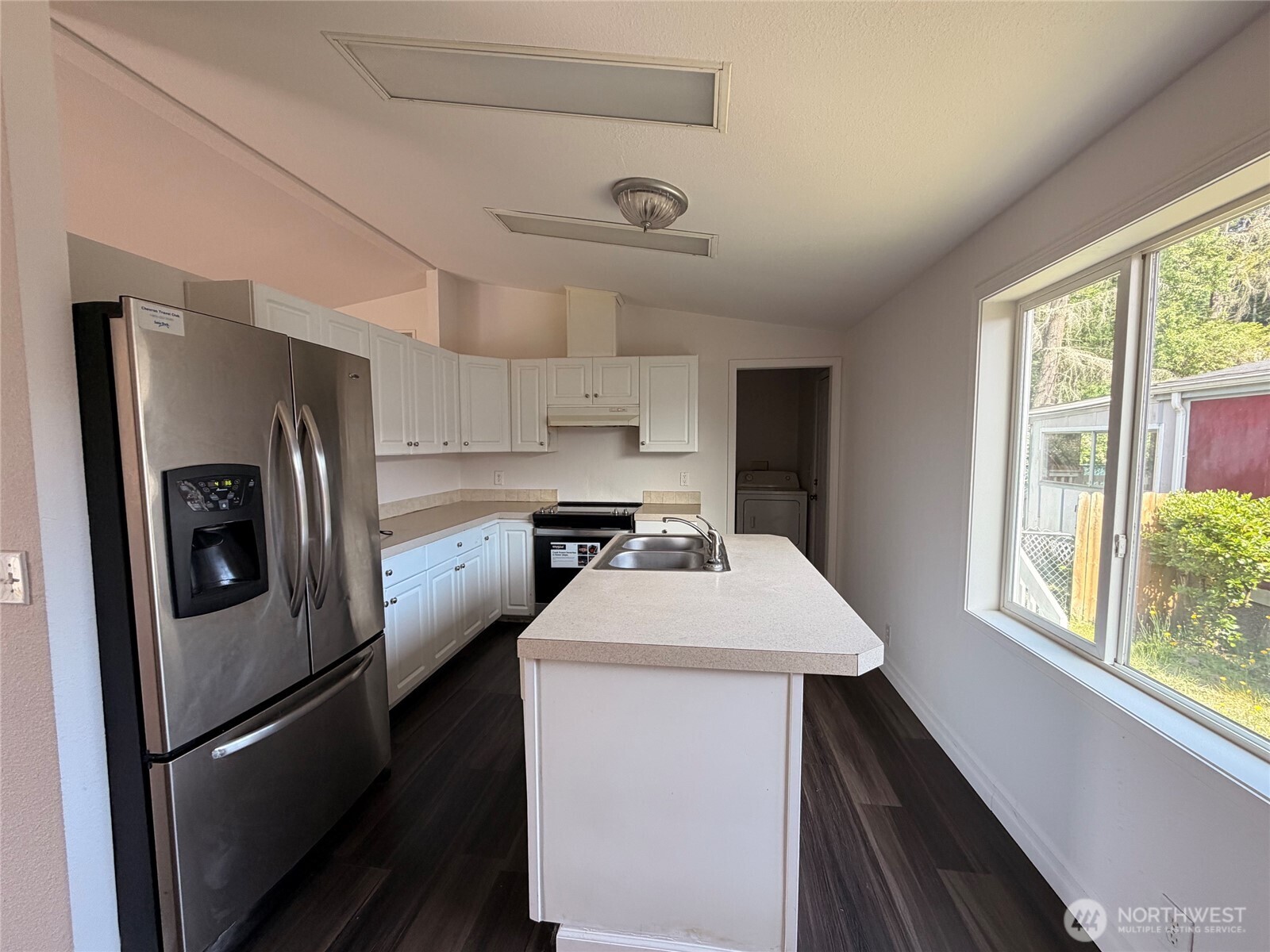 201 W Oakview Avenue 24 Property Photo 6