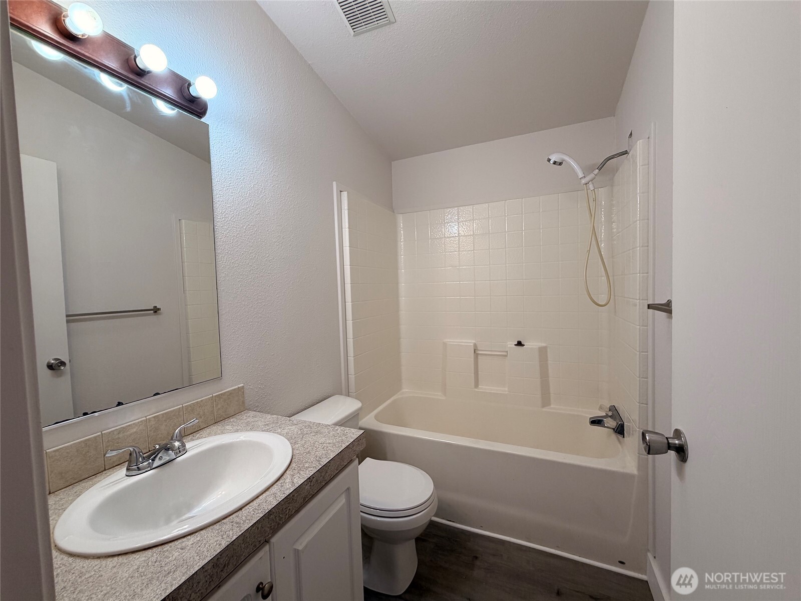 201 W Oakview Avenue 24 Property Photo 11
