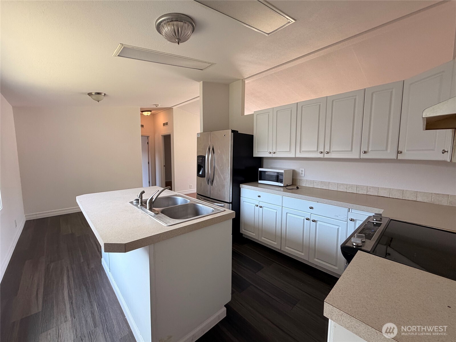 201 W Oakview Avenue 24 Property Photo 12