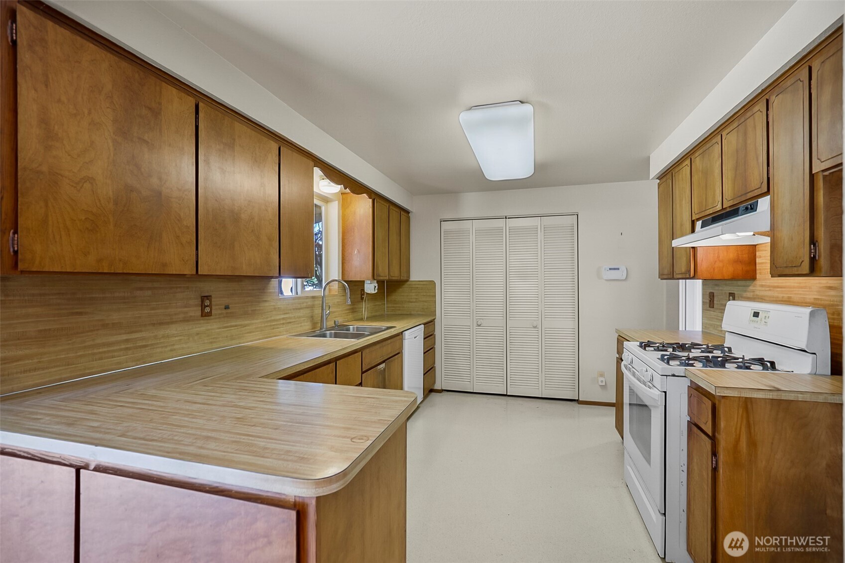 10520 20th Street Property Photo 19