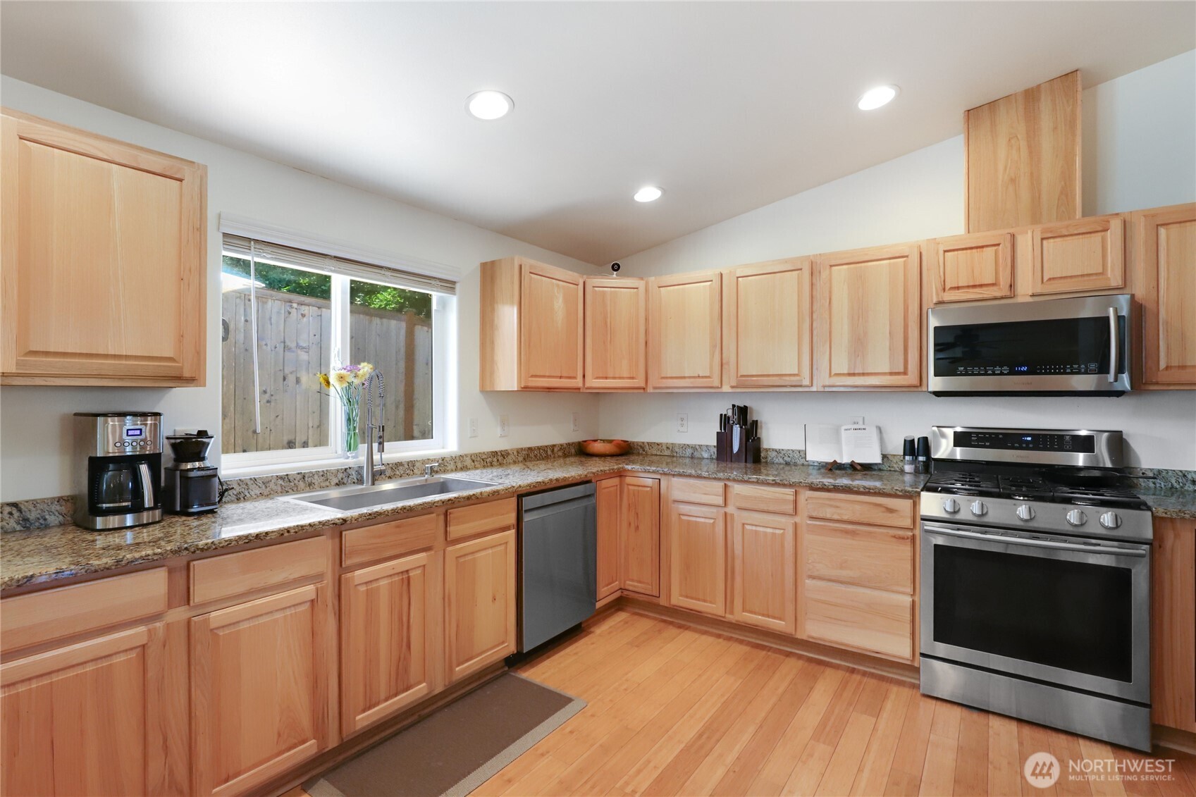 2028 Nw Misty Ridge Lane Property Photo 6