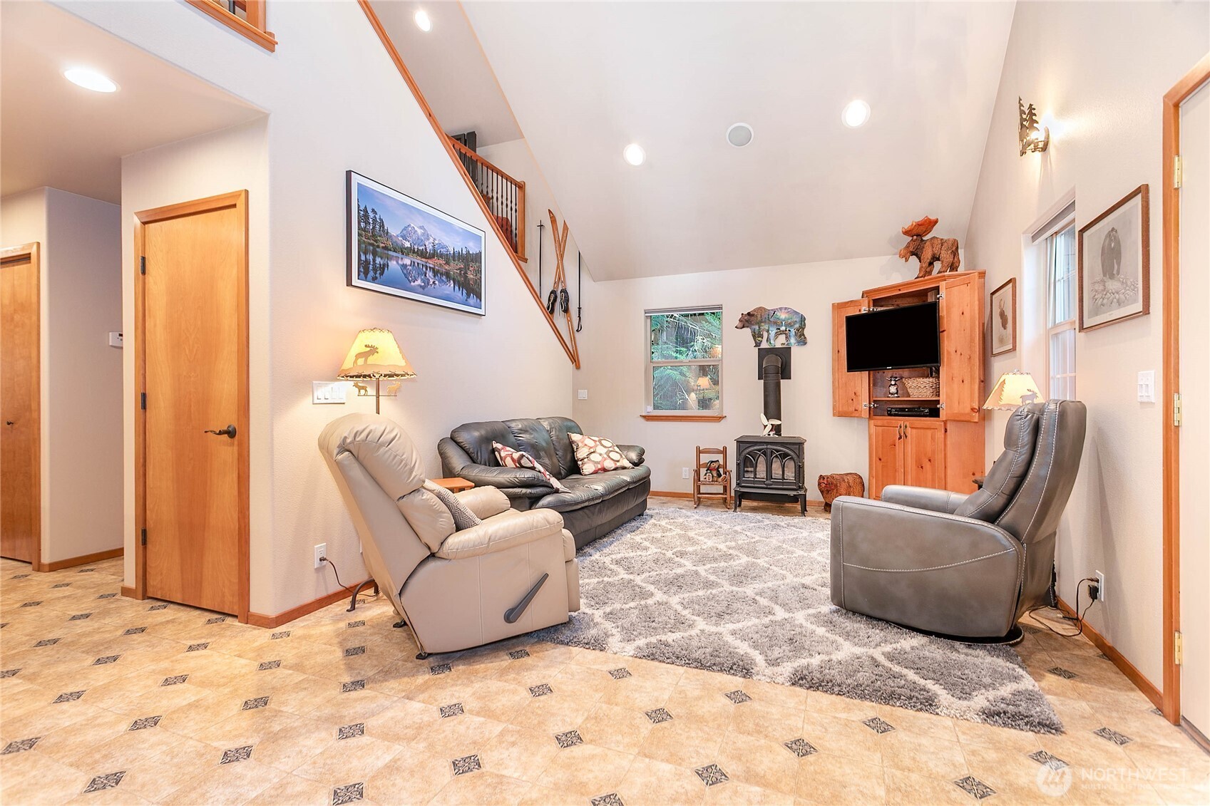 6978 Rainier Way Property Photo 3