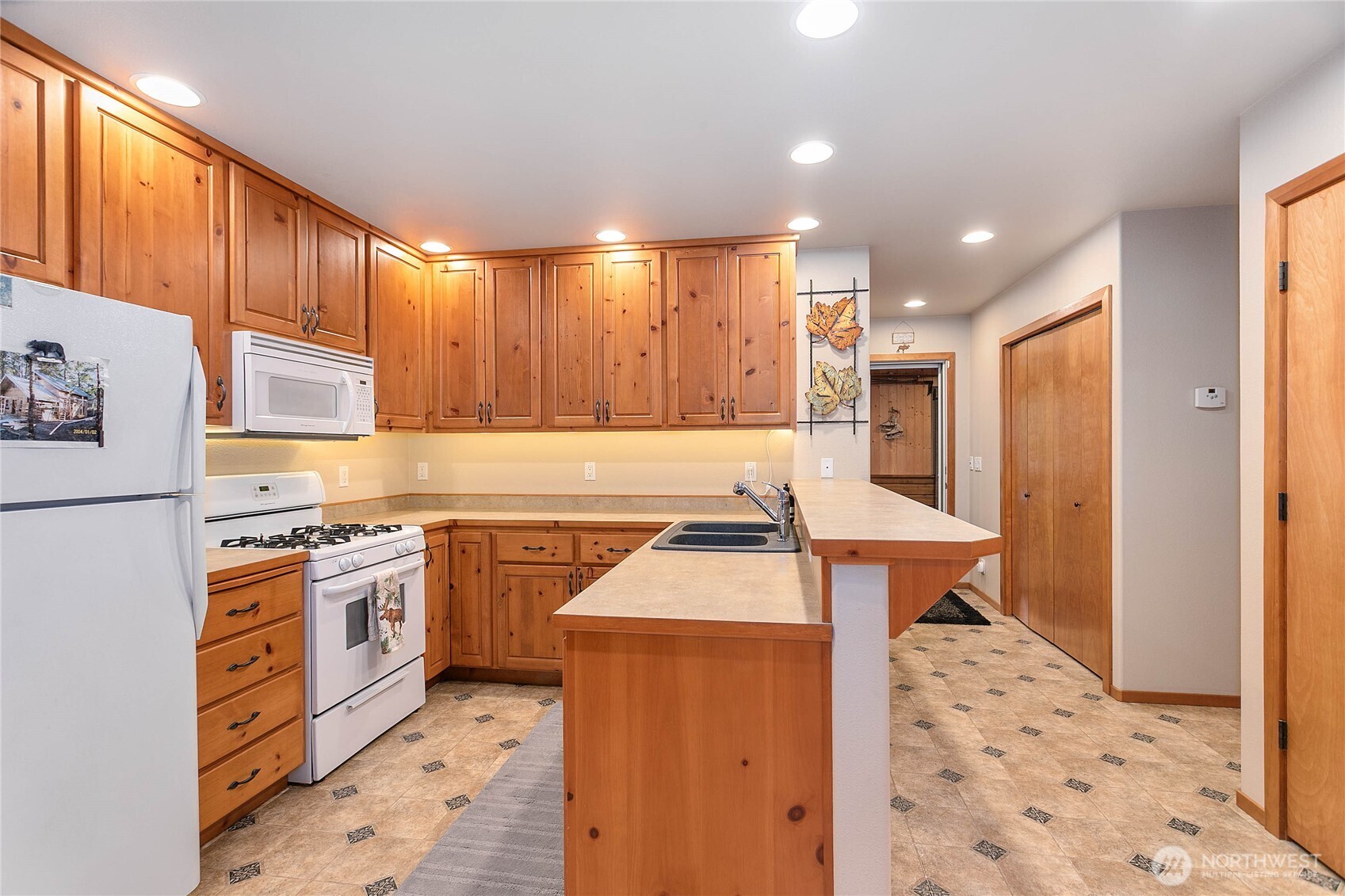 6978 Rainier Way Property Photo 9