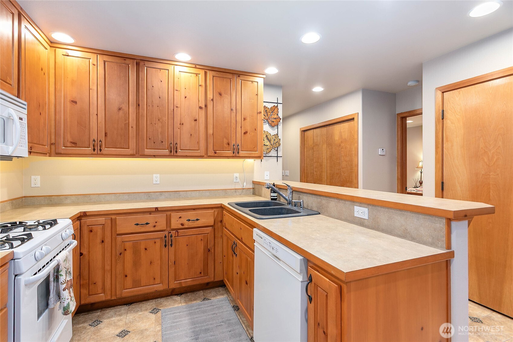 6978 Rainier Way Property Photo 10