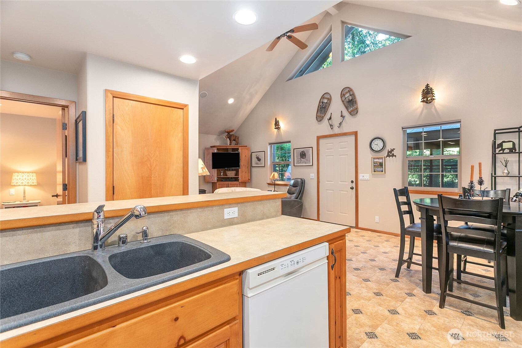 6978 Rainier Way Property Photo 11