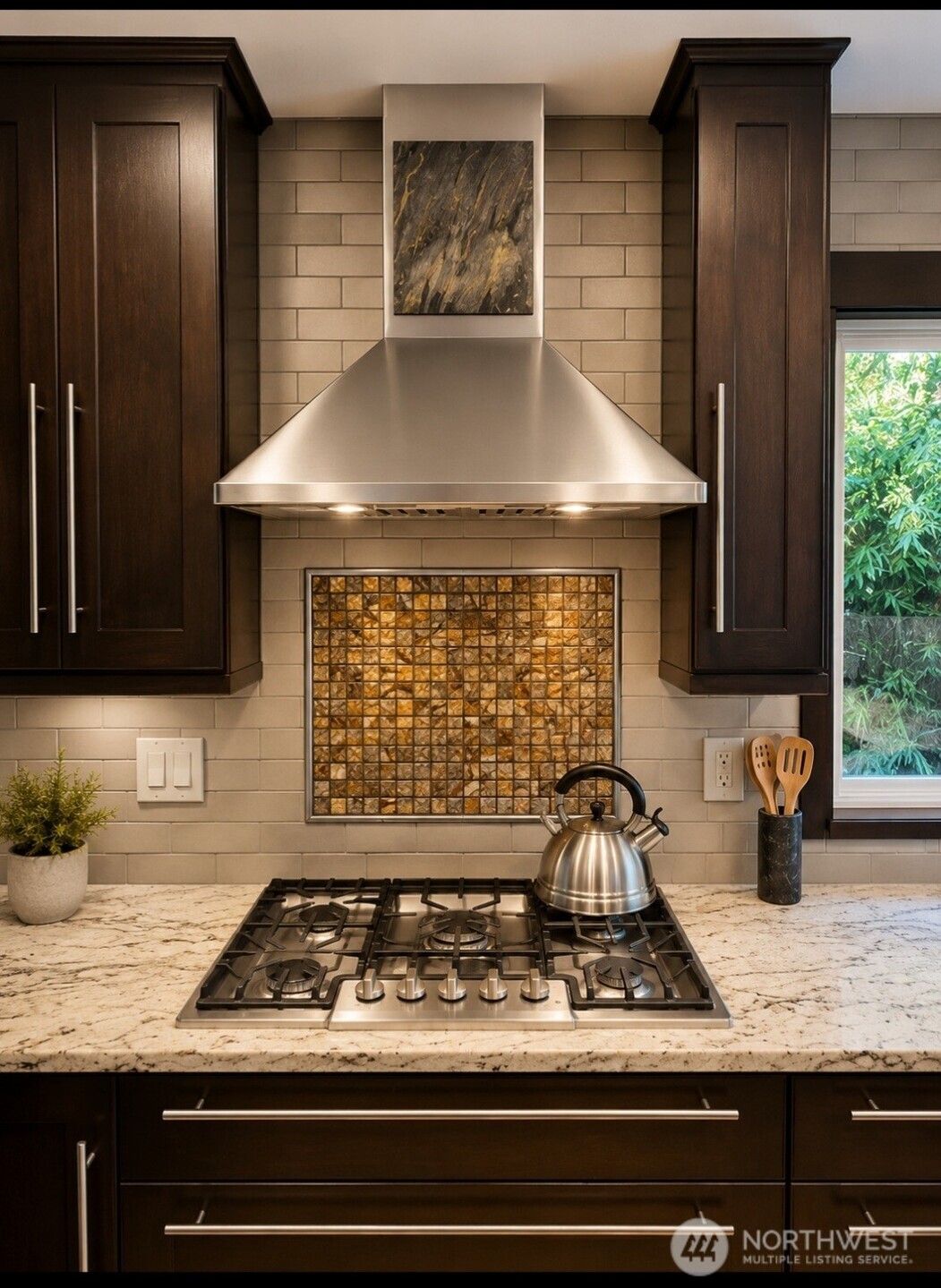 601 152nd Place Property Photo 10