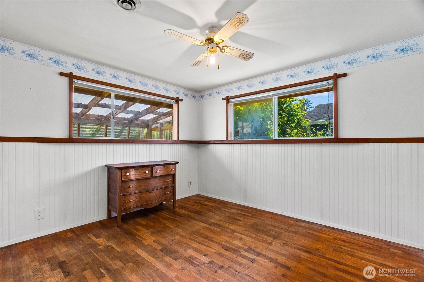 221 W Hunley Property Photo 17