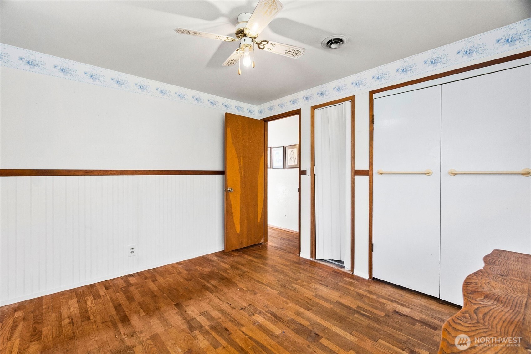 221 W Hunley Property Photo 18