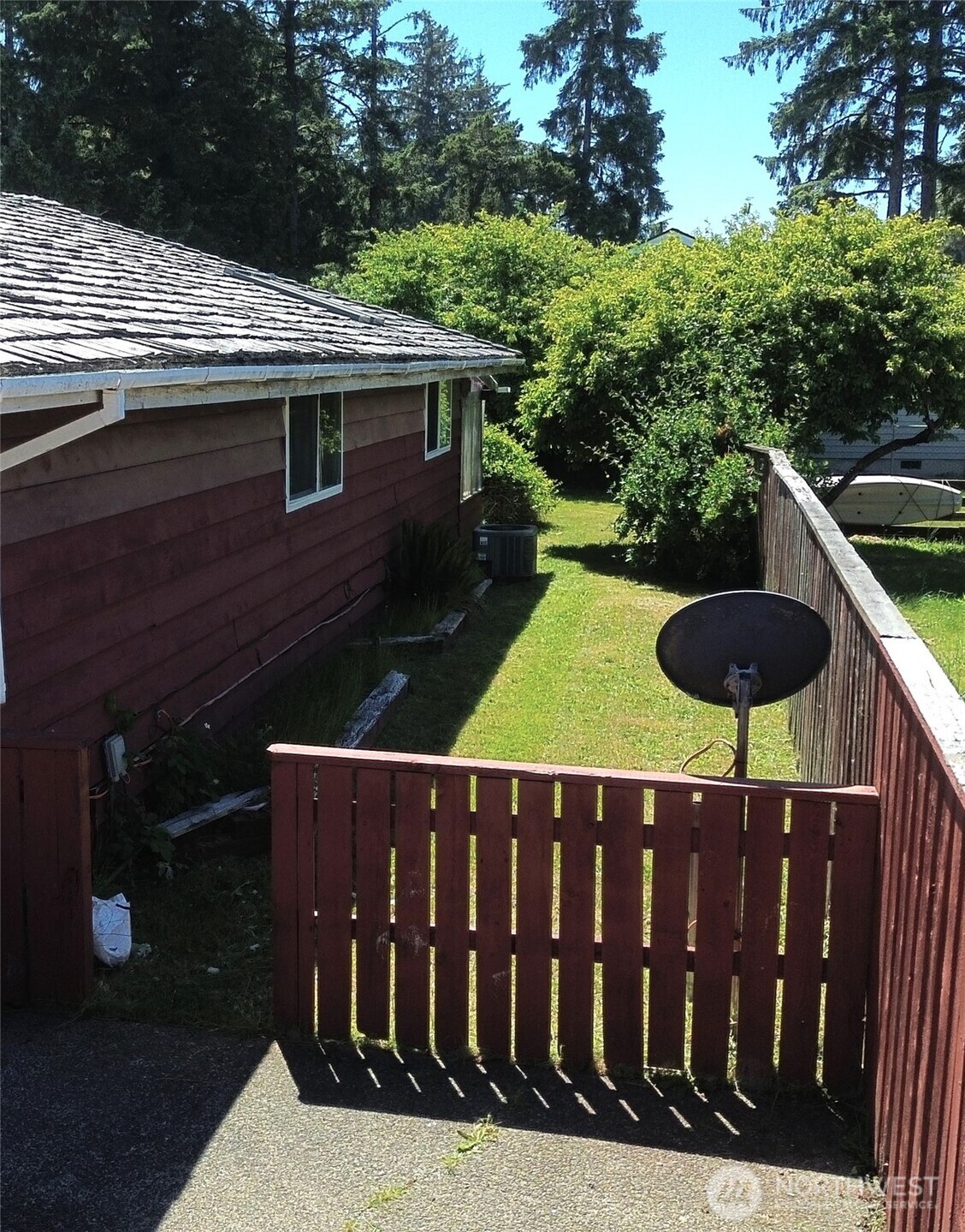 221 W Hunley Property Photo 26
