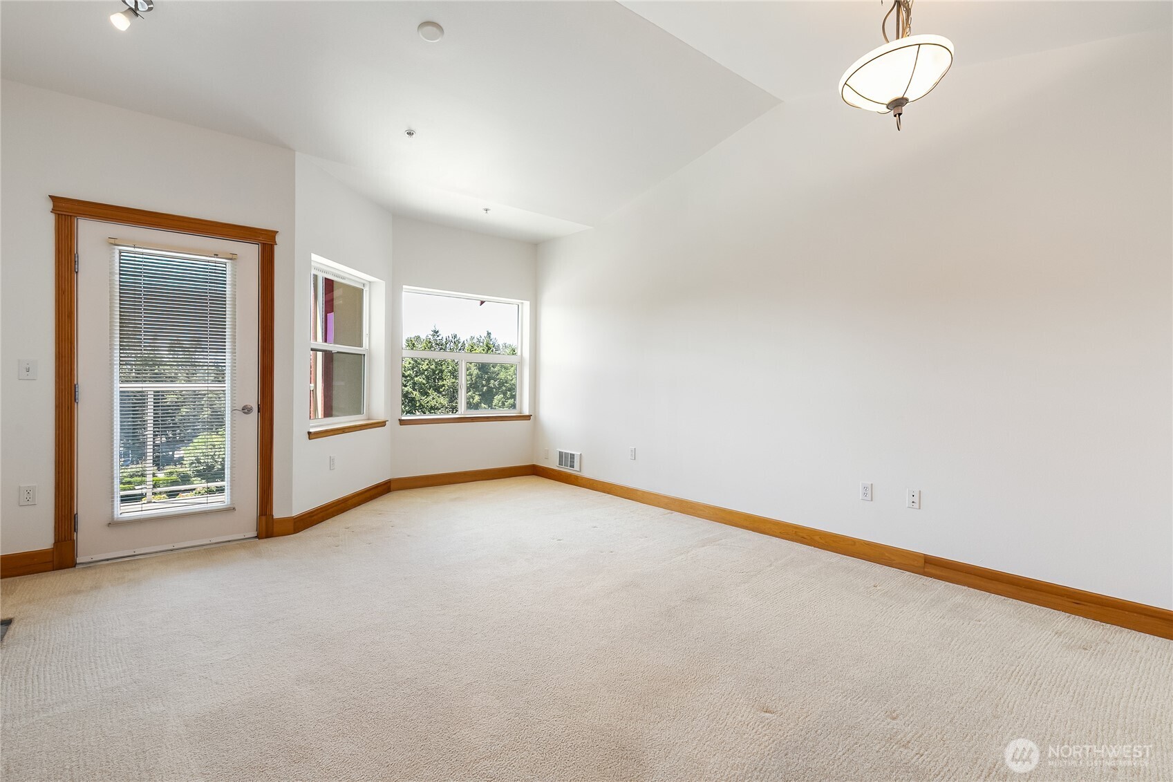 255 W Bakerview Road 401 Property Photo 13