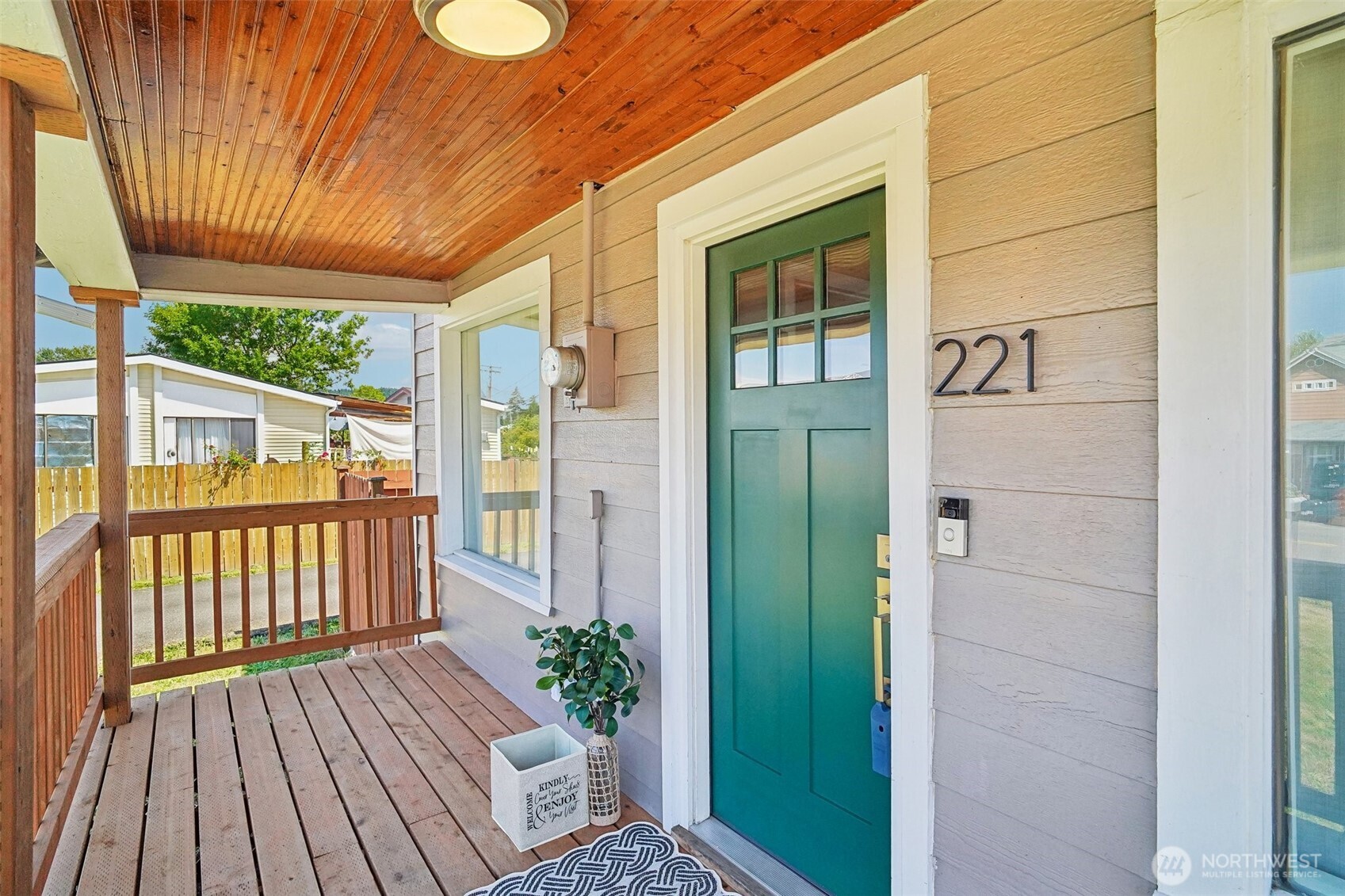 221 3rd Avenue Property Photo 3