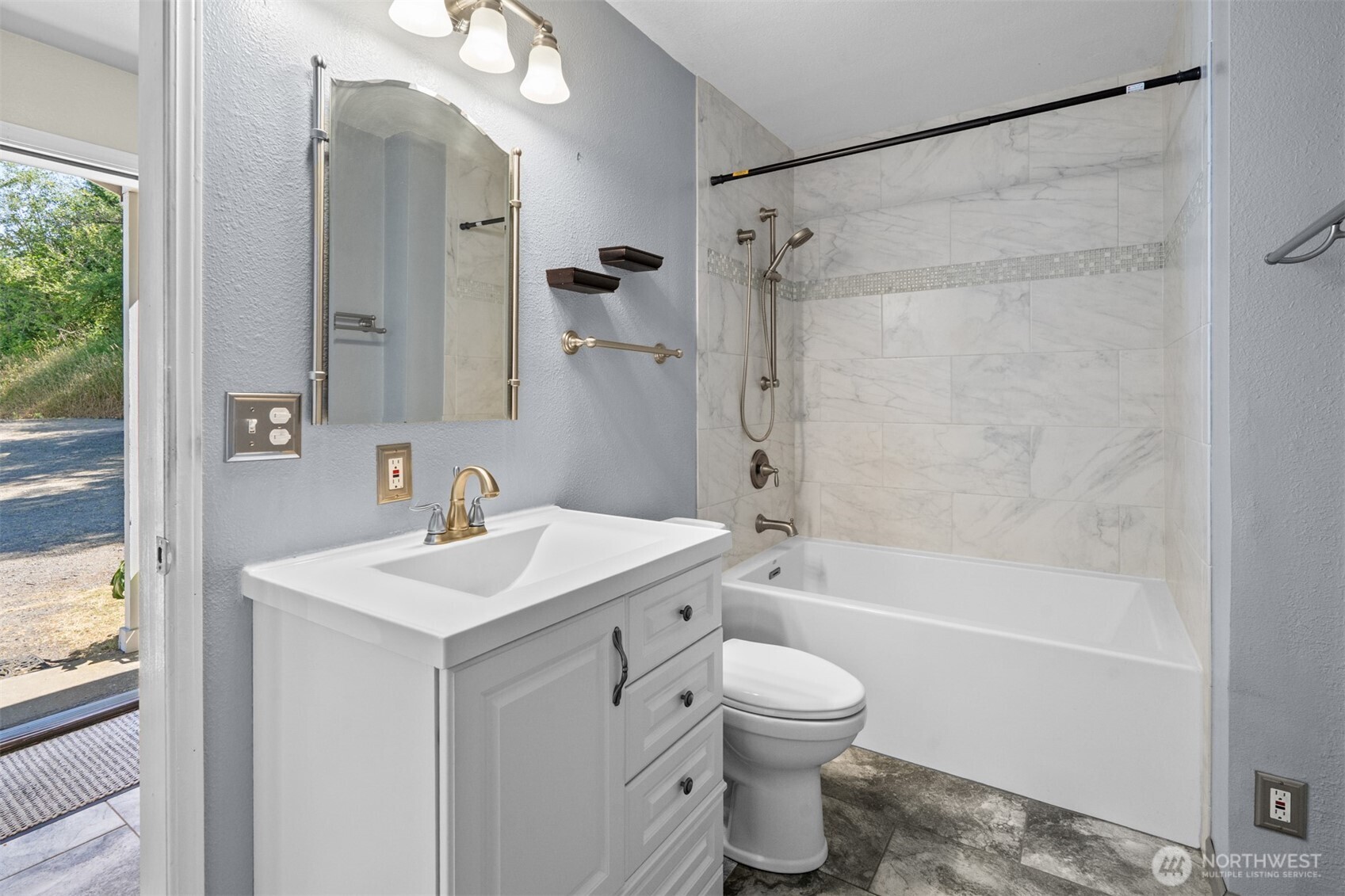 1313 Ferrier Road Property Photo 9