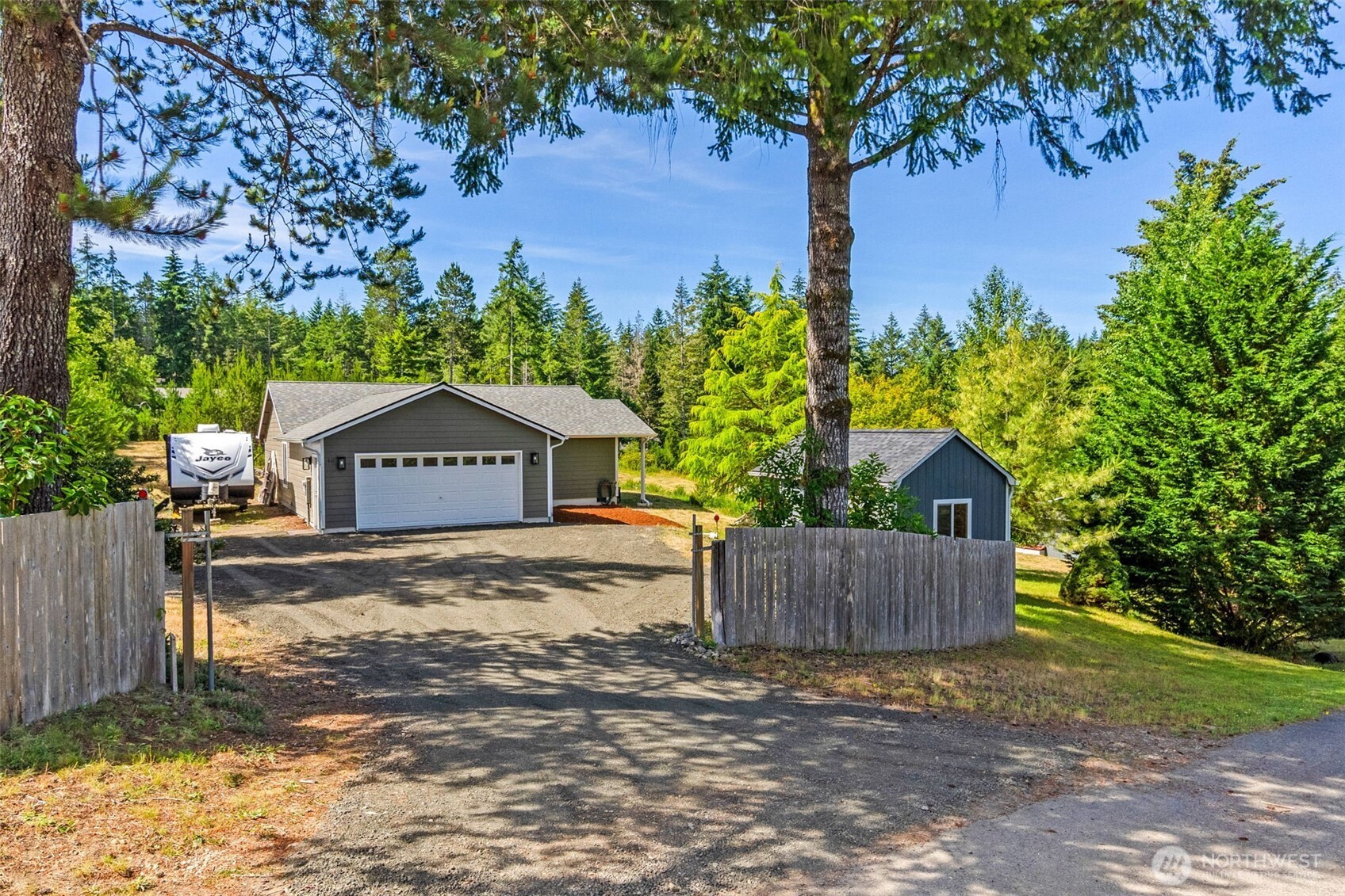 40 E Snowcrest Lane Property Photo 4
