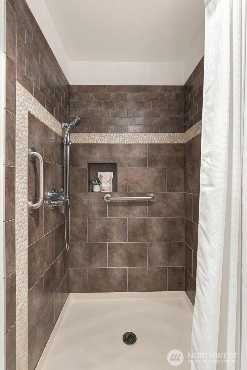 19326 2nd Drive B Property Photo 22