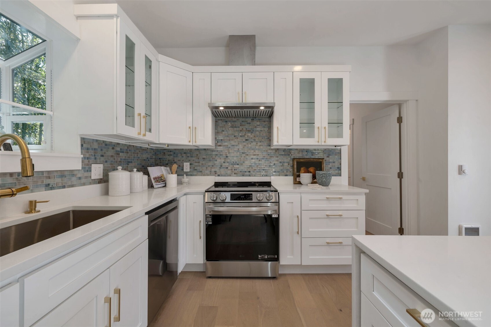 5109 S Willow Street Property Photo 10