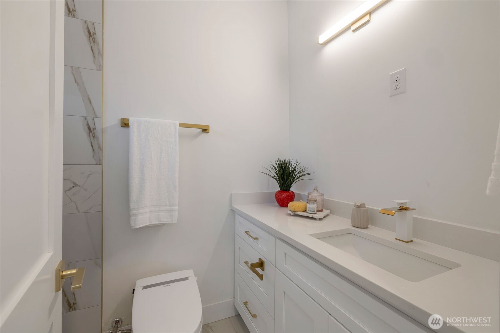 5109 S Willow Street Property Photo 13