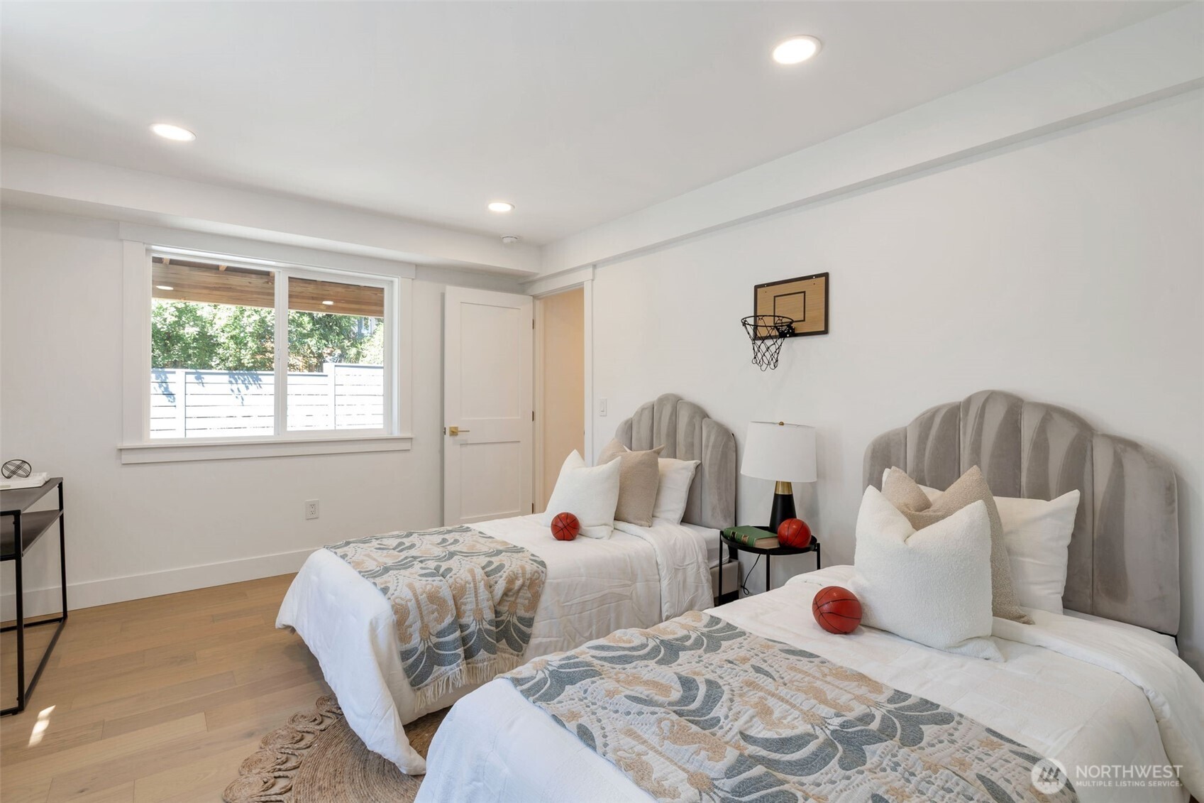 5109 S Willow Street Property Photo 23