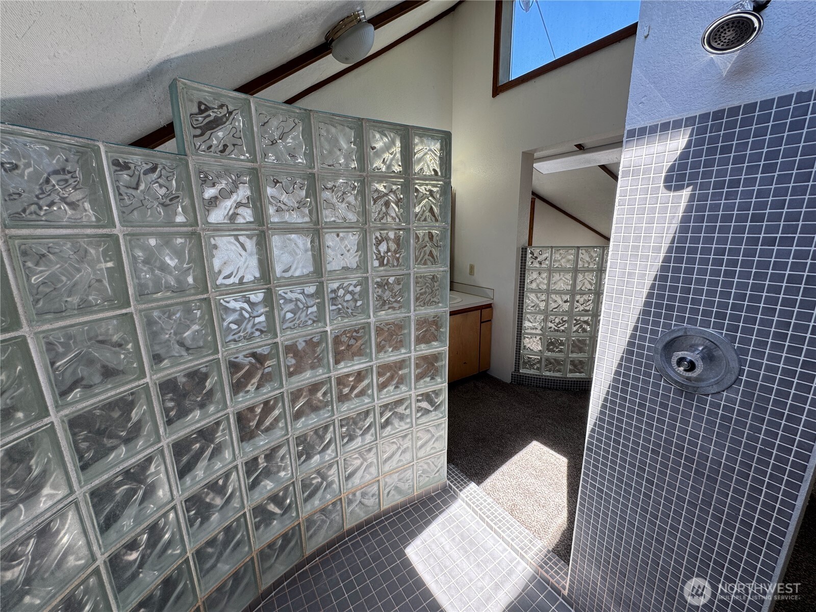 401 W 14th Avenue Property Photo 4
