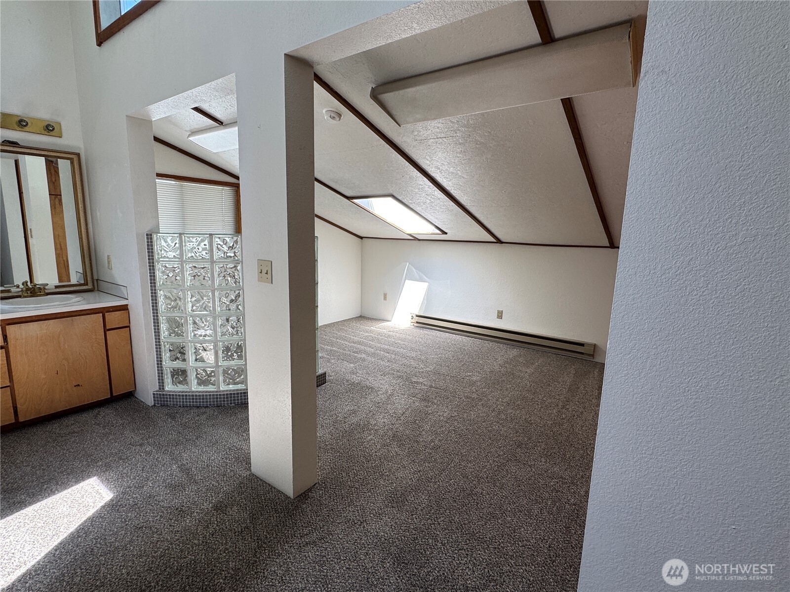 401 W 14th Avenue Property Photo 11