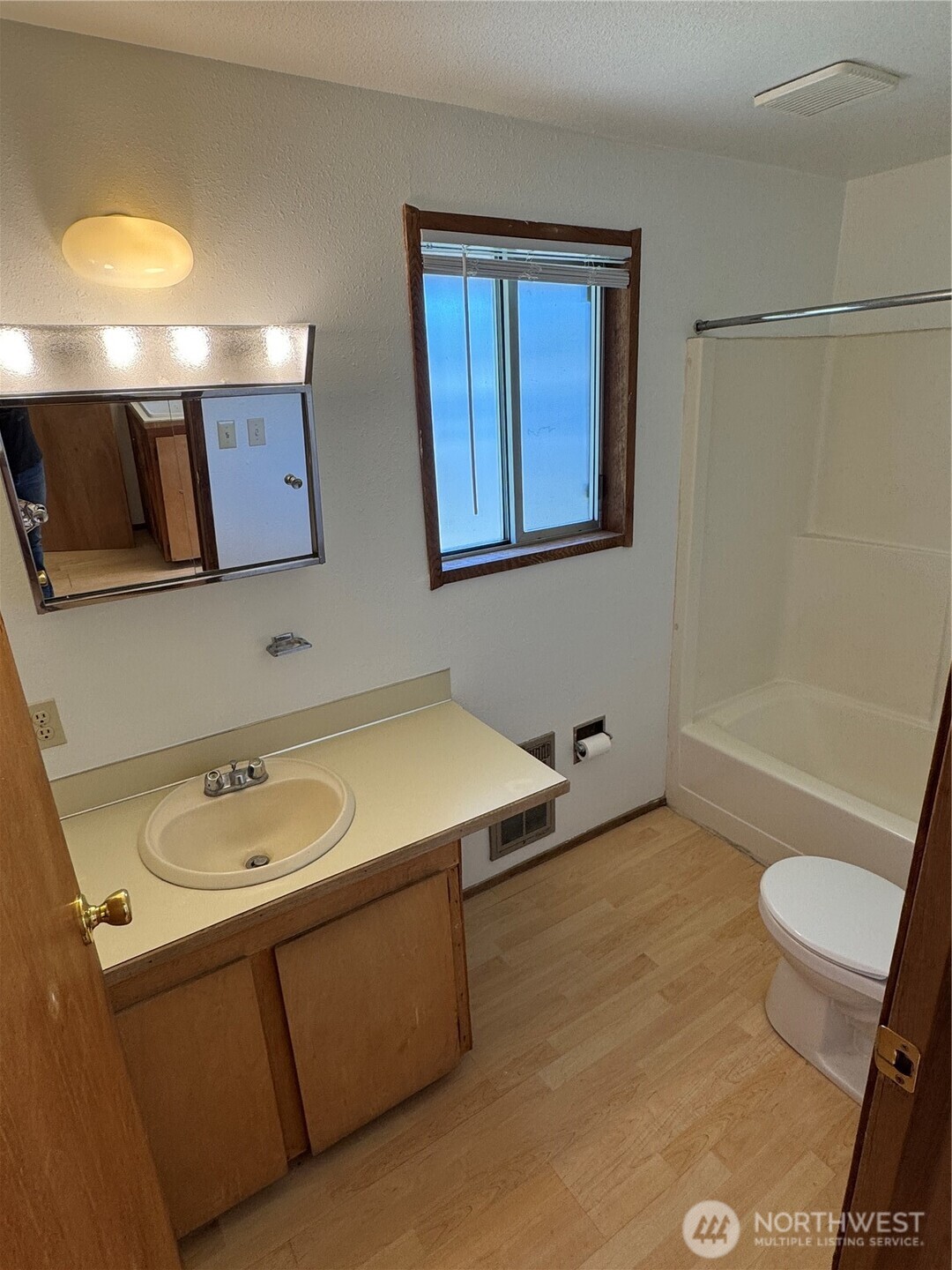 401 W 14th Avenue Property Photo 18