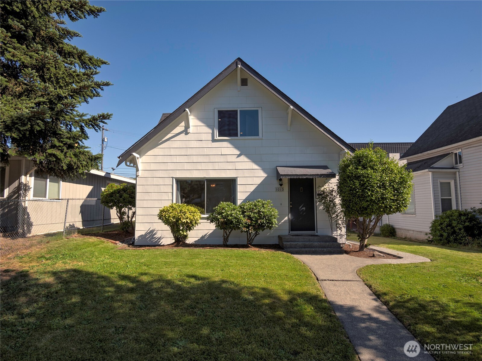 1615 E Wright Avenue Property Photo 1